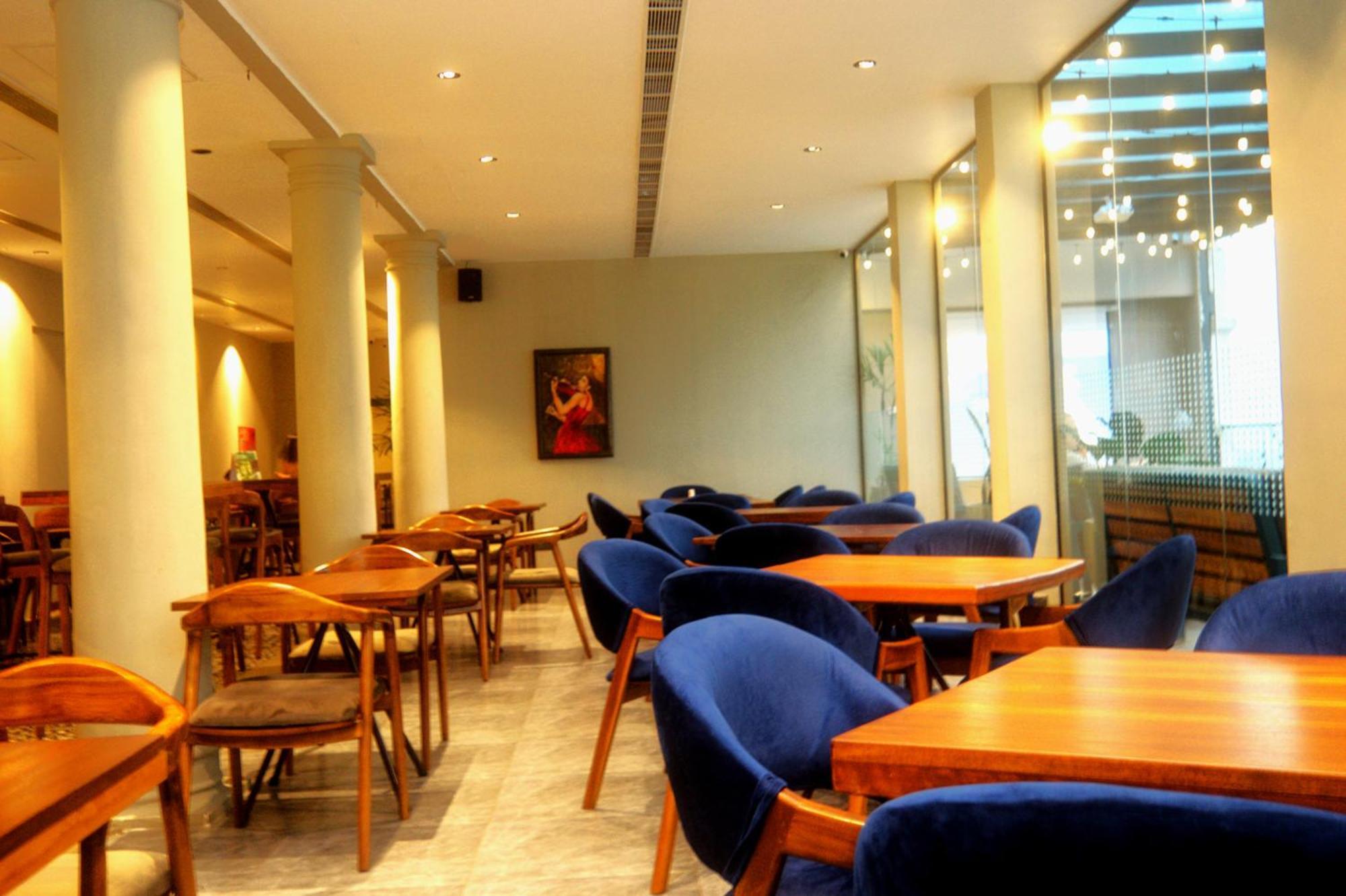 Fairway Colombo - Sri Lanka'S First Hotel With Robot Technology מראה חיצוני תמונה