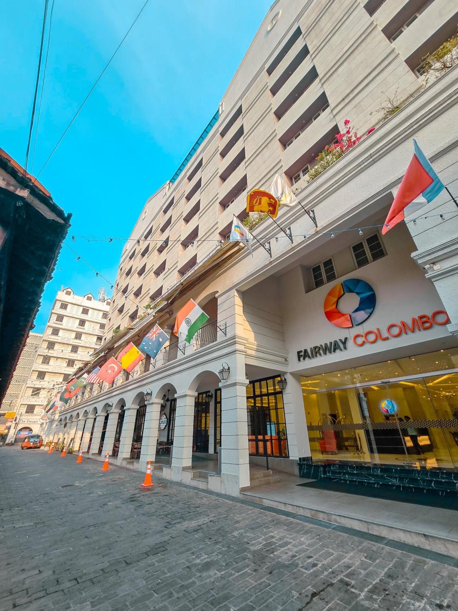 Fairway Colombo - Sri Lanka'S First Hotel With Robot Technology מראה חיצוני תמונה