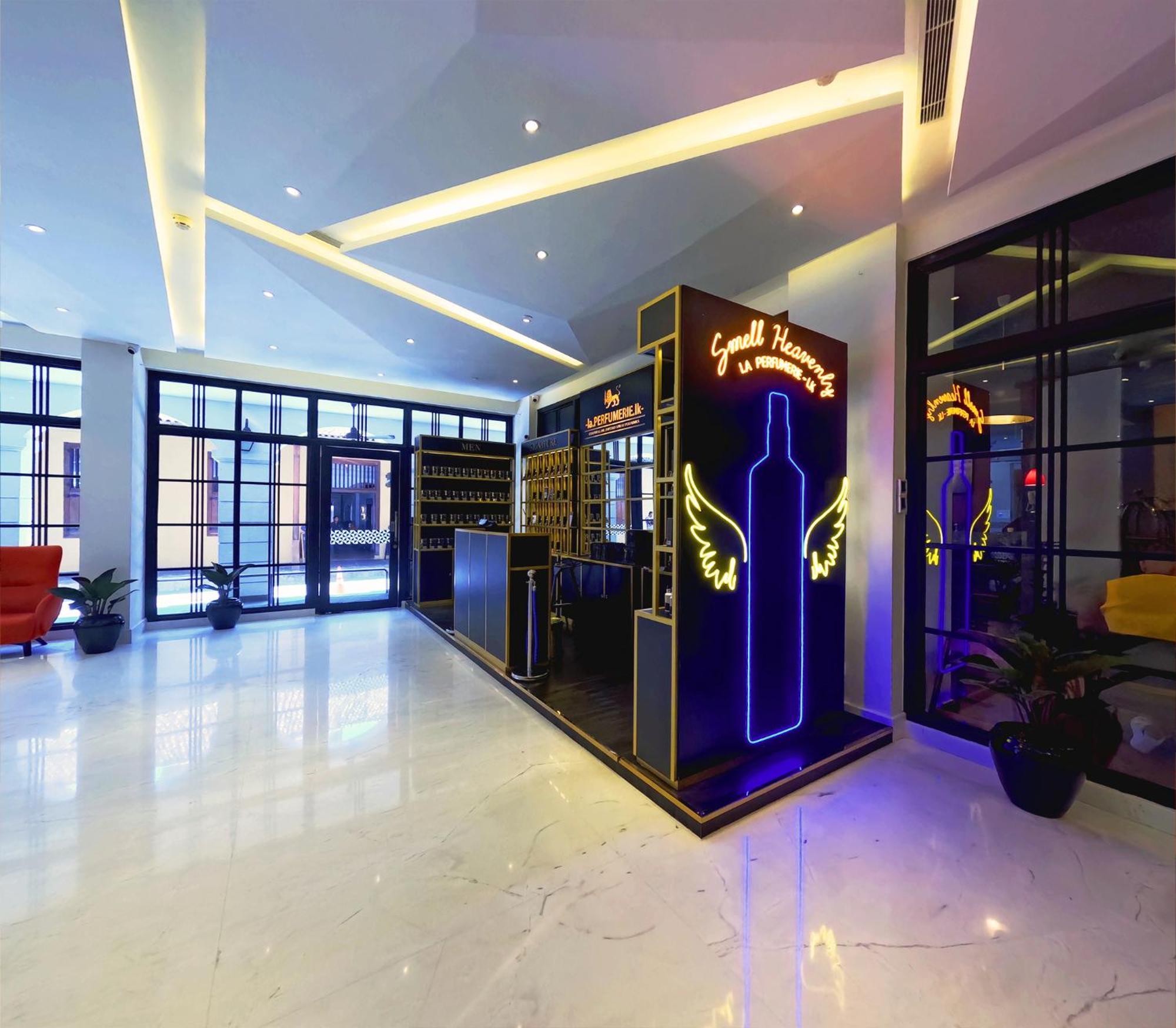 Fairway Colombo - Sri Lanka'S First Hotel With Robot Technology מראה חיצוני תמונה