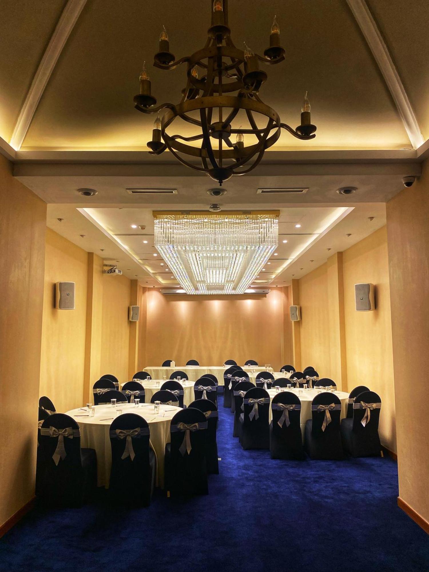 Fairway Colombo - Sri Lanka'S First Hotel With Robot Technology מראה חיצוני תמונה