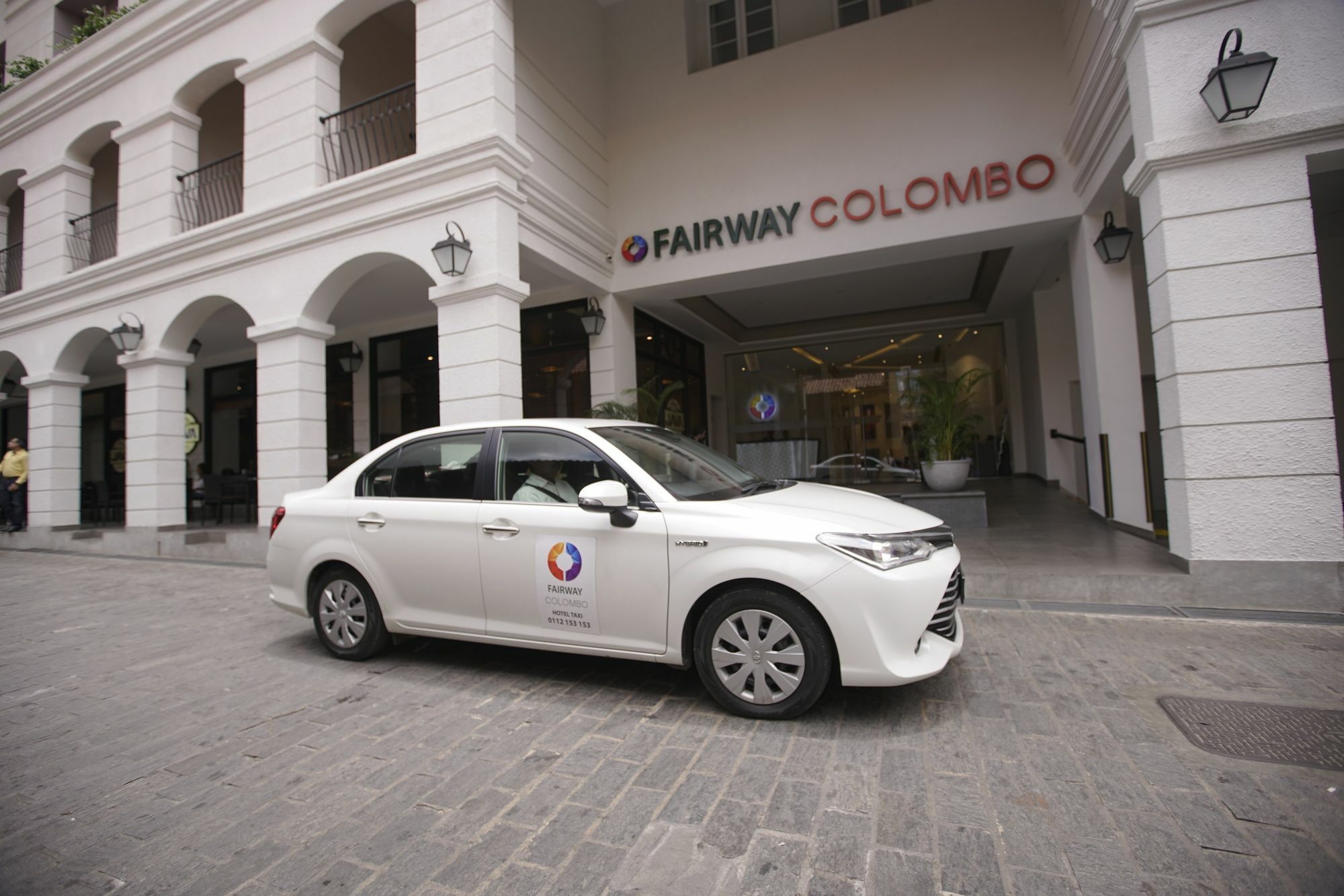 Fairway Colombo - Sri Lanka'S First Hotel With Robot Technology מראה חיצוני תמונה